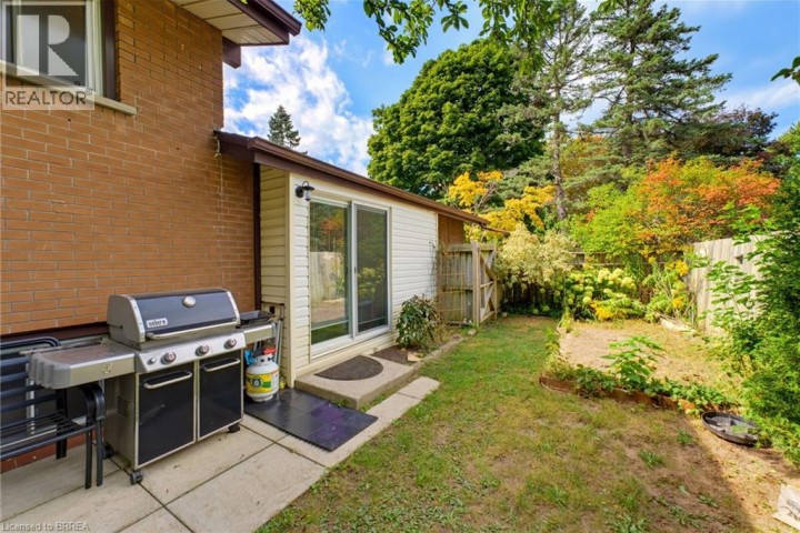 Photo 19 at 11 Redwood Road, Rosedale / Gable Height, Brantford