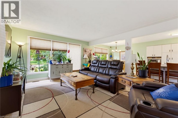 Photo 3 at 11 Redwood Road, Rosedale / Gable Height, Brantford