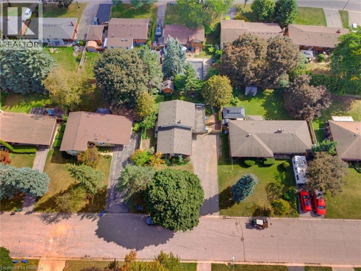 Photo 23 at 11 Redwood Road, Rosedale / Gable Height, Brantford