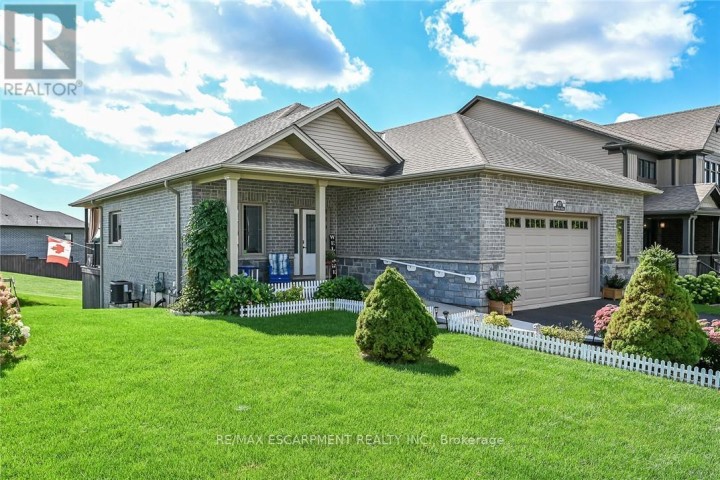 Photo 2 at 40 Trillium Way, Simcoe, Norfolk County