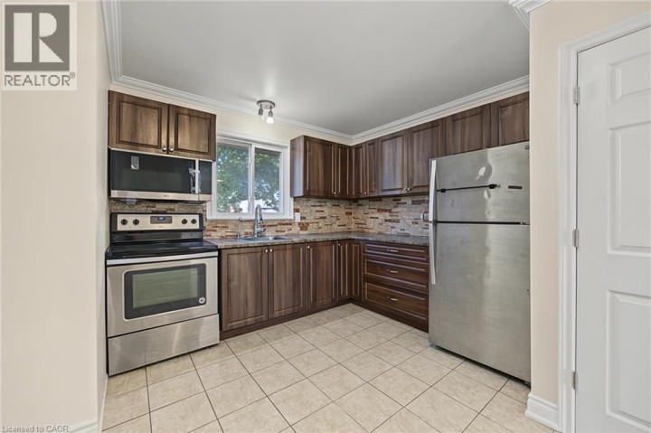 Photo 4 at 7 - 125 Bay Street, Woodstock - South, Woodstock