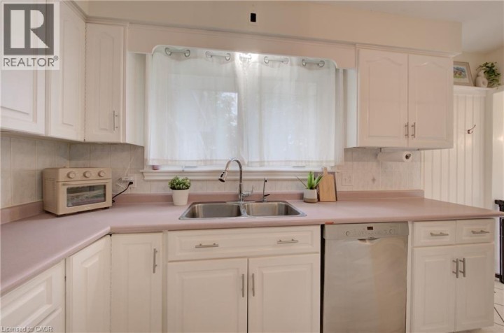 Photo 9 at 2 Allanton Boulevard, Fairview / Greenbrier, Brantford