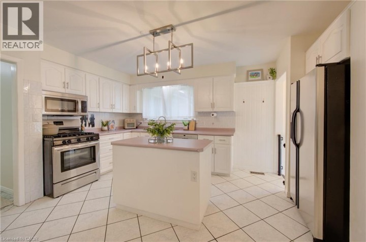Photo 5 at 2 Allanton Boulevard, Fairview / Greenbrier, Brantford