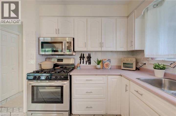 Photo 8 at 2 Allanton Boulevard, Fairview / Greenbrier, Brantford