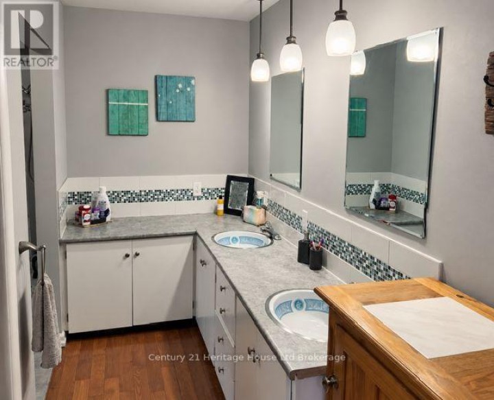 Photo 13 at 31 Parkwood Drive, Tillsonburg