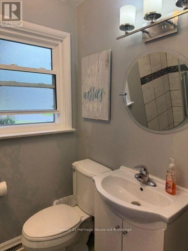 Photo 15 at 31 Parkwood Drive, Tillsonburg