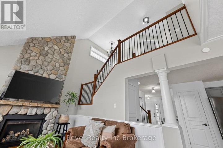 Photo 19 at 762 Frontenac Crescent, Woodstock - South, Woodstock