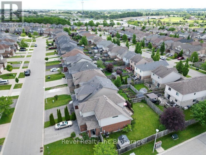 Photo 39 at 762 Frontenac Crescent, Woodstock - South, Woodstock