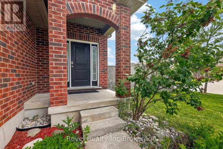 Photo 5 at 762 Frontenac Crescent, Woodstock - South, Woodstock