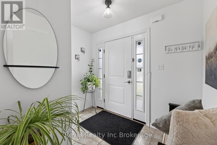 Photo 6 at 762 Frontenac Crescent, Woodstock - South, Woodstock