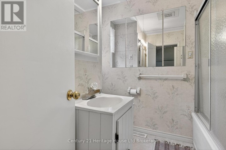 Photo 11 at 69 Bee Street, Woodstock - South, Woodstock