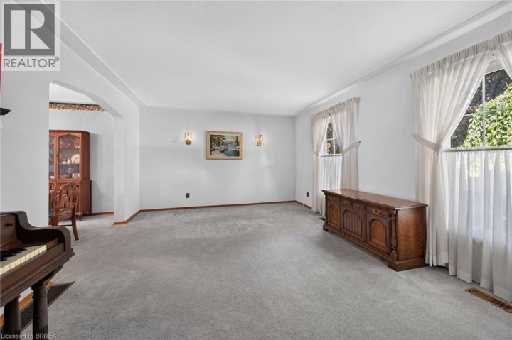 Photo 8 at 5 Rathbun Place, Henderson, Brantford