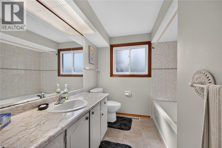 Photo 33 at 5 Rathbun Place, Henderson, Brantford