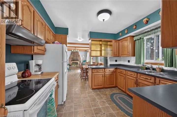 Photo 14 at 5 Rathbun Place, Henderson, Brantford