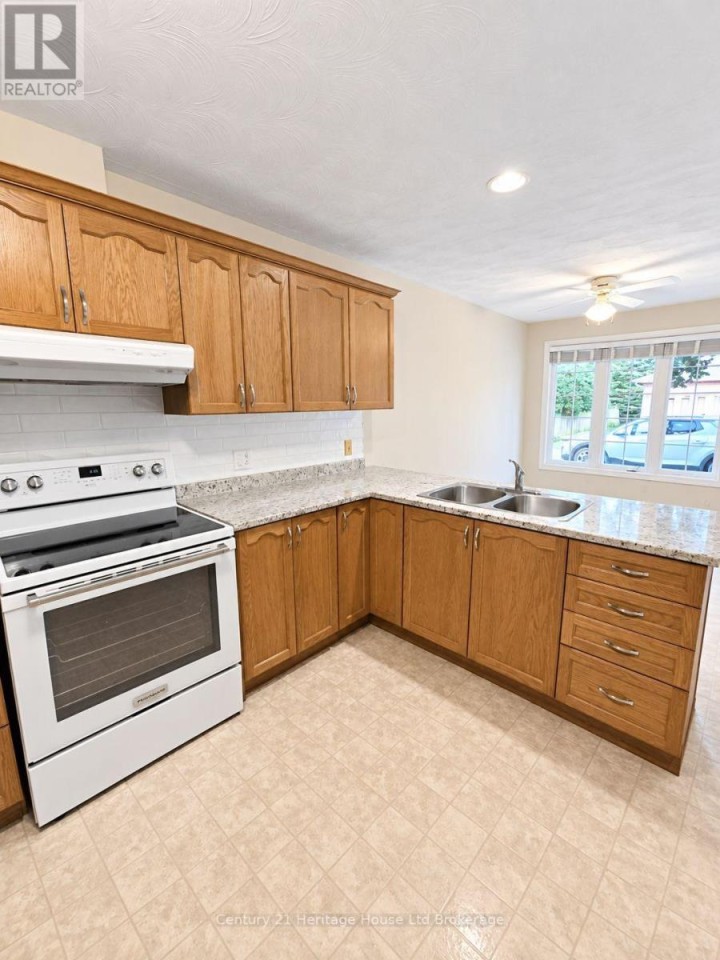 Photo 11 at 28 - 928 Lorene Street, Woodstock - North, Woodstock
