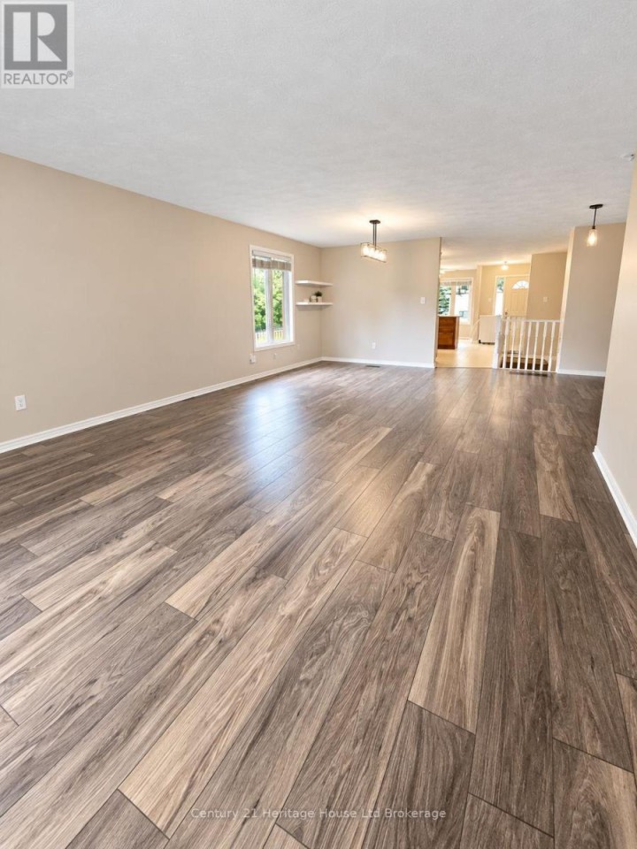 Photo 16 at 28 - 928 Lorene Street, Woodstock - North, Woodstock