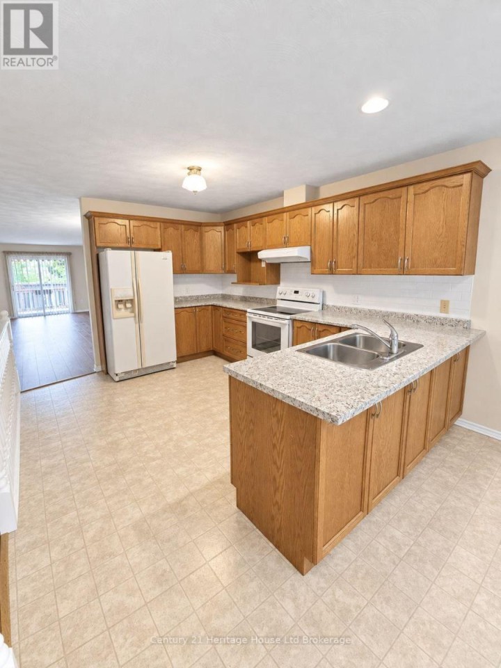 Photo 10 at 28 - 928 Lorene Street, Woodstock - North, Woodstock