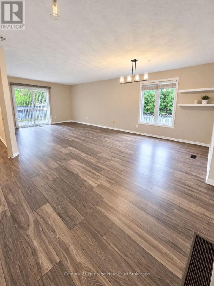 Photo 14 at 28 - 928 Lorene Street, Woodstock - North, Woodstock