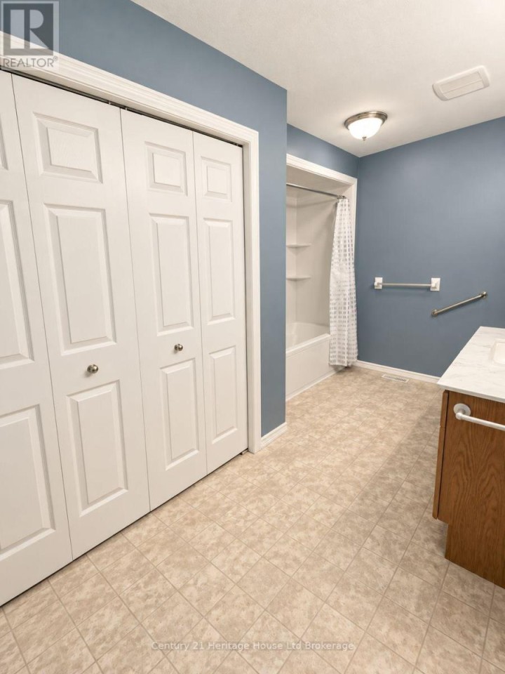 Photo 18 at 28 - 928 Lorene Street, Woodstock - North, Woodstock
