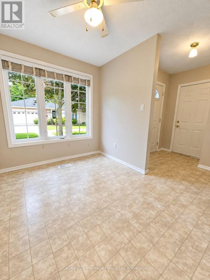 Photo 7 at 28 - 928 Lorene Street, Woodstock - North, Woodstock