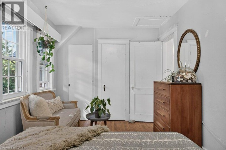 Photo 32 at 32 Lincoln Avenue, Holmedale, Brantford
