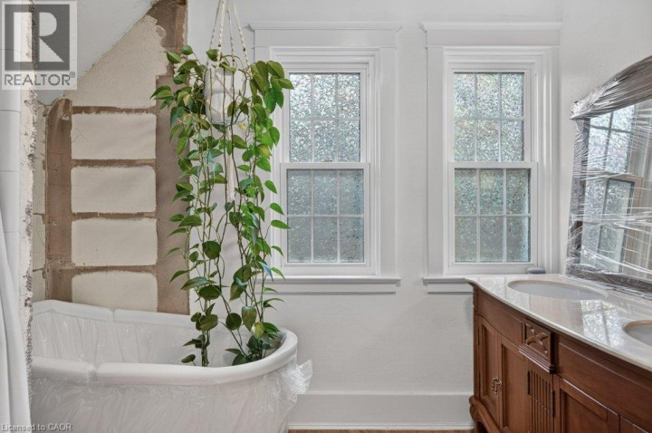 Photo 28 at 32 Lincoln Avenue, Holmedale, Brantford