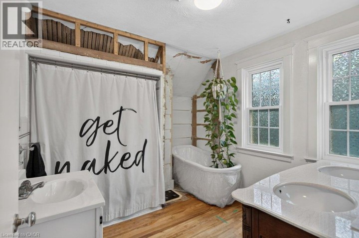 Photo 26 at 32 Lincoln Avenue, Holmedale, Brantford