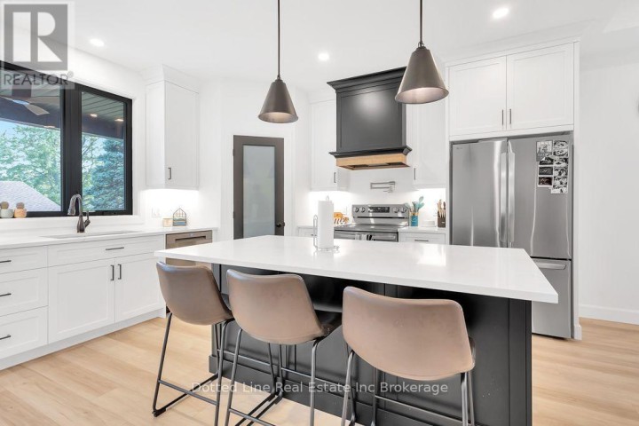 Photo 11 at 4 Charles Court, Port Burwell, Bayham