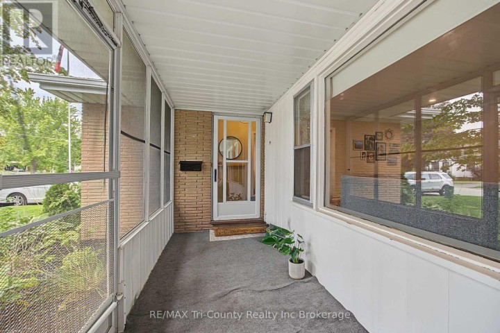 Photo 5 at 9 Parkside Drive, Tillsonburg