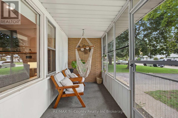 Photo 6 at 9 Parkside Drive, Tillsonburg