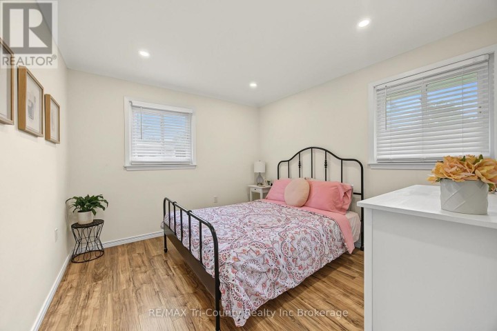 Photo 21 at 9 Parkside Drive, Tillsonburg