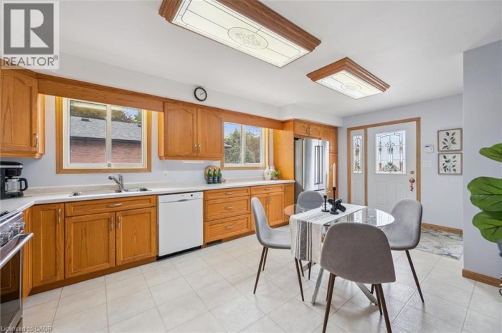 Photo 4 at 136 Woodlawn Avenue, Woodlawn, Brantford