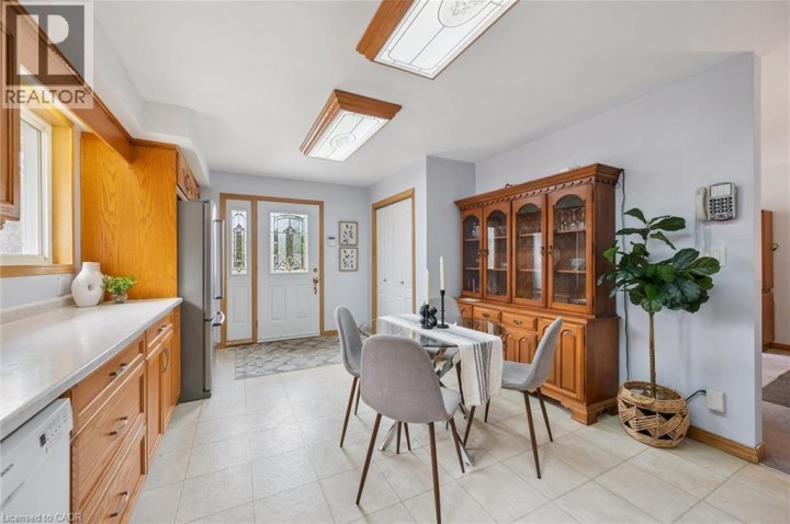 Photo 3 at 136 Woodlawn Avenue, Woodlawn, Brantford