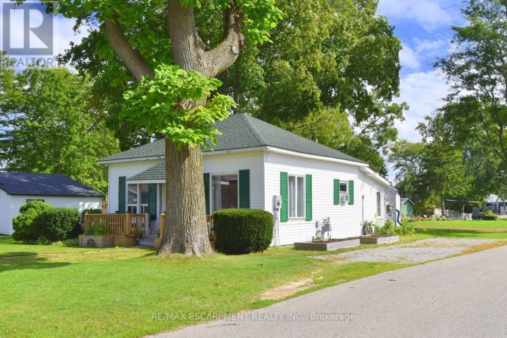 Photo 2 at 8 Chestnut Street, Port Rowan, Norfolk County