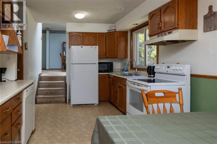 Photo 9 at 52 Brier Park Road, Brier Park, Brantford