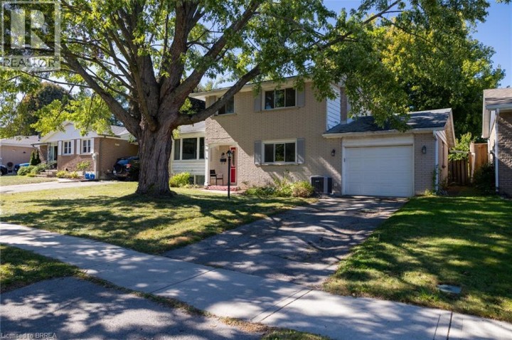 Photo 1 at 52 Brier Park Road, Brier Park, Brantford
