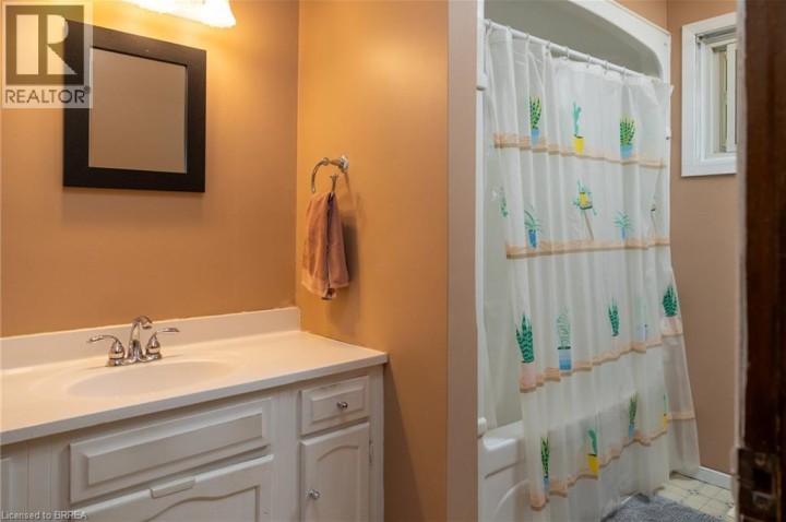 Photo 15 at 52 Brier Park Road, Brier Park, Brantford