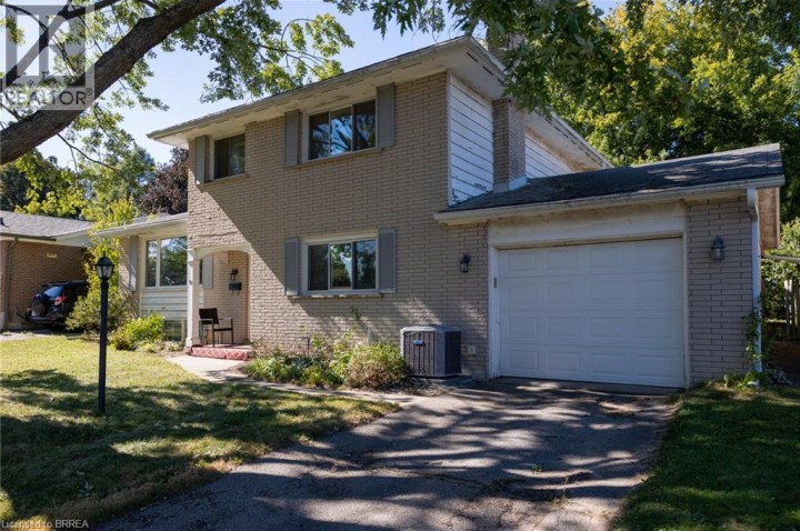 Photo 3 at 52 Brier Park Road, Brier Park, Brantford