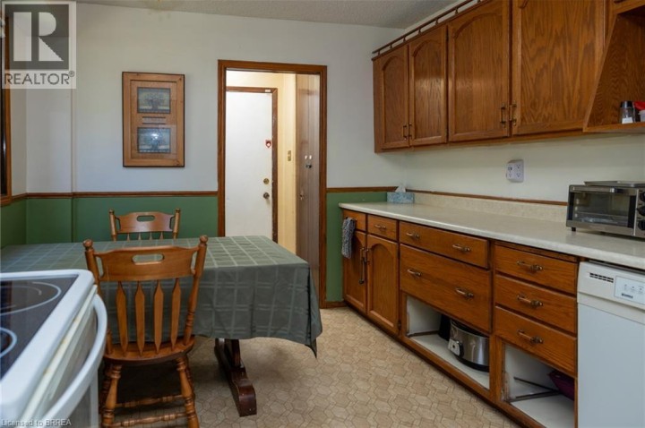Photo 10 at 52 Brier Park Road, Brier Park, Brantford