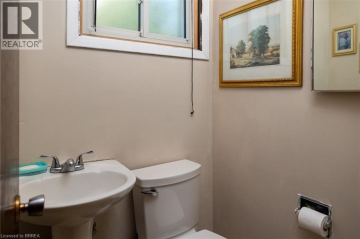 Photo 12 at 52 Brier Park Road, Brier Park, Brantford