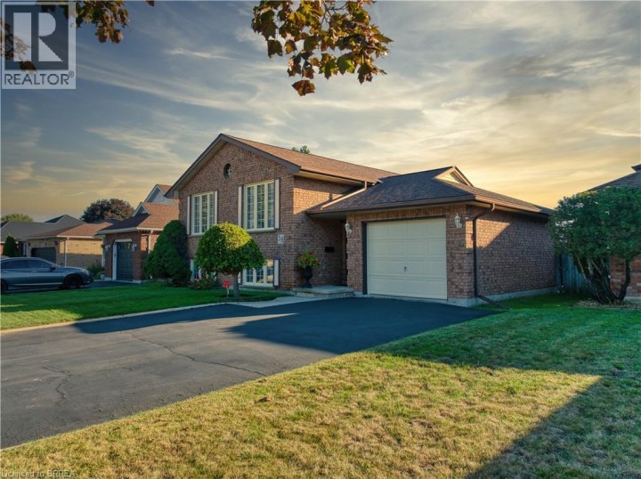 Photo 4 at 58 Olivetree Road, Mayfair, Brantford