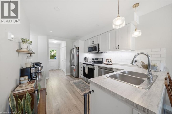 Photo 10 at 28 Grandview Street, Terrace Hill, Brantford