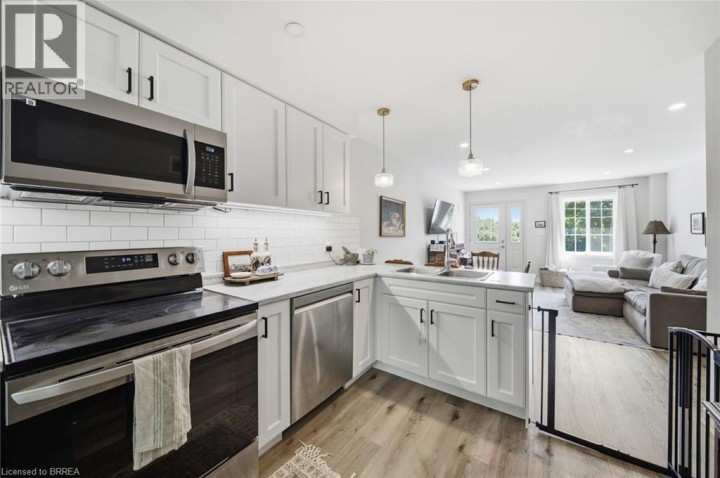 Photo 11 at 28 Grandview Street, Terrace Hill, Brantford