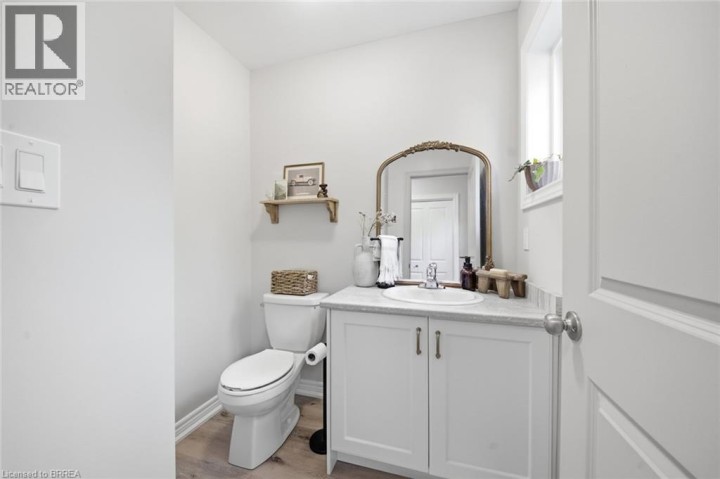 Photo 14 at 28 Grandview Street, Terrace Hill, Brantford