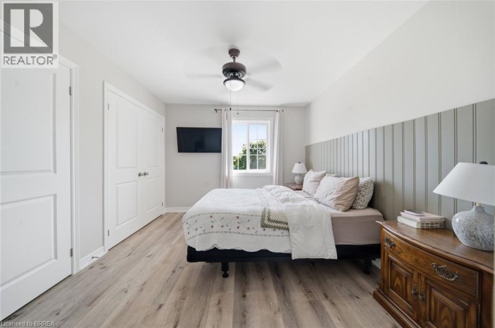 Photo 18 at 28 Grandview Street, Terrace Hill, Brantford