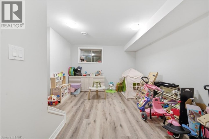 Photo 19 at 28 Grandview Street, Terrace Hill, Brantford