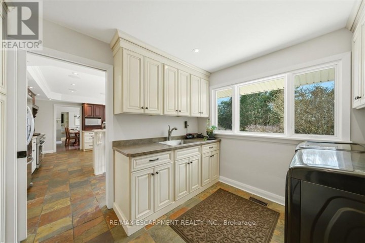 Photo 19 at 6 Summit Circle, Simcoe, Norfolk County