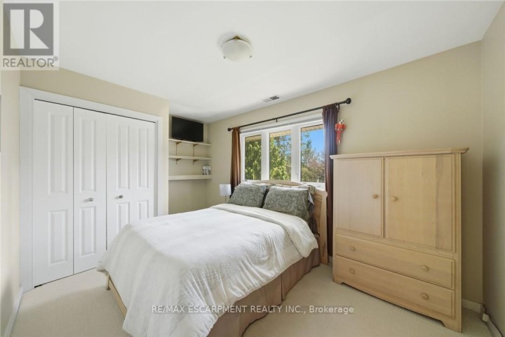 Photo 24 at 6 Summit Circle, Simcoe, Norfolk County