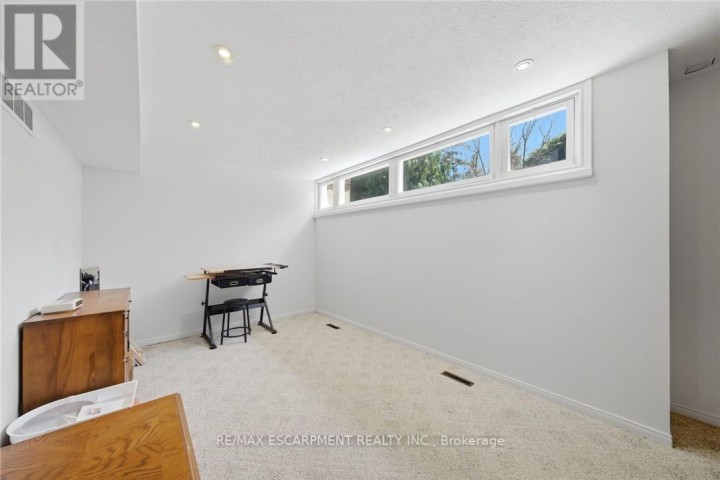 Photo 34 at 6 Summit Circle, Simcoe, Norfolk County