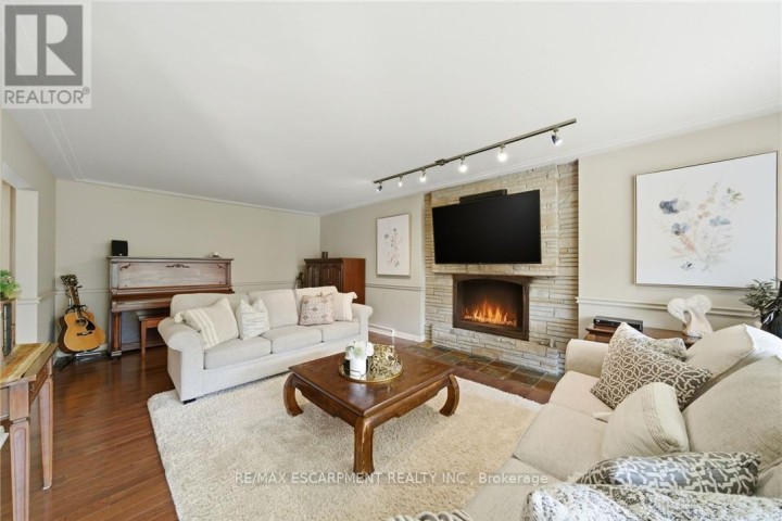 Photo 8 at 6 Summit Circle, Simcoe, Norfolk County